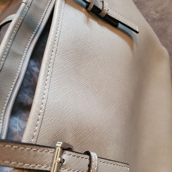 Large Michael Kors Purse - Picture 5 of 15